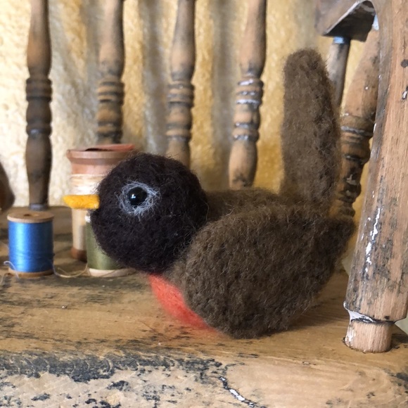 Needle Felted American Robin Bird - Picture 14 of 15